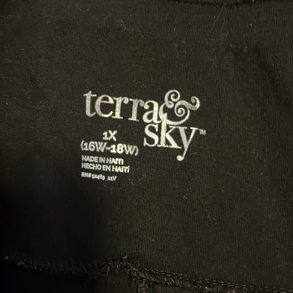 Terra & Sky Classic Black Apparel - Picture 3 of 3